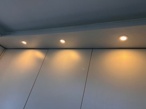 Halogeen spots in keuken vervangen door LED spots
